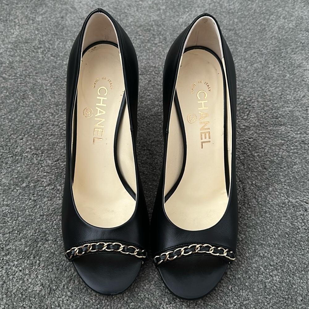 Timeless CHANEL lambskin open toe chain gold shoes size 38 - Picture 2 of 8
